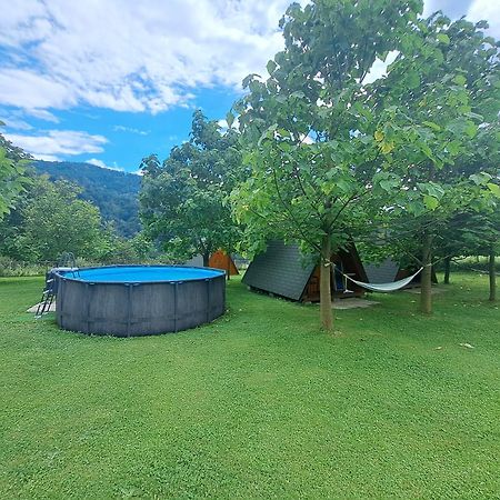 ホテル Glamping Hiske Petrin トールミン エクステリア 写真