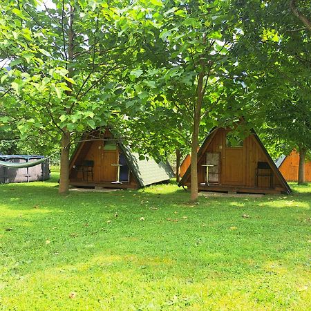 ホテル Glamping Hiske Petrin トールミン エクステリア 写真