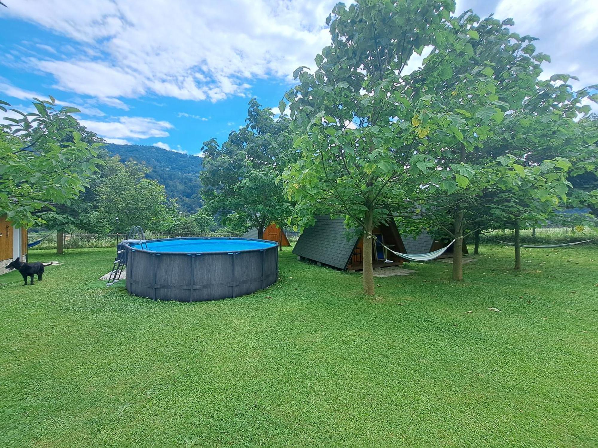 ホテル Glamping Hiske Petrin トールミン エクステリア 写真
